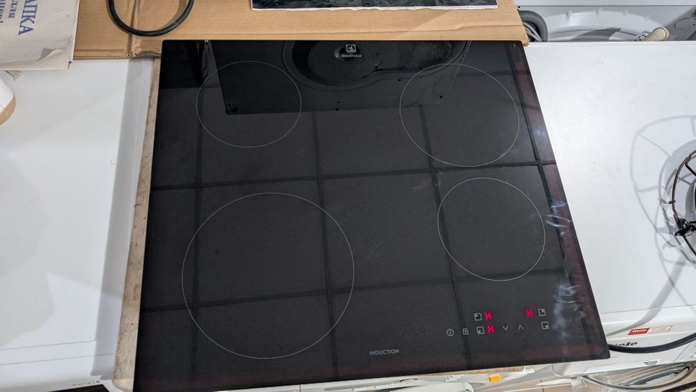 Індукційна поверхня Electrolux
