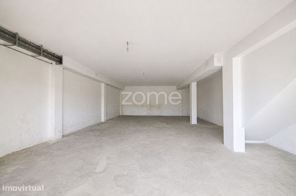 Basement warehouse for rent, 124 m² in Santo Tirso.