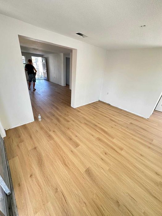 Piso vinílico - Instalação 20% OFF