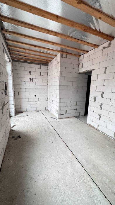 Лісова Буча, двоповерховий таунхаус в оточенні сосен, з документами