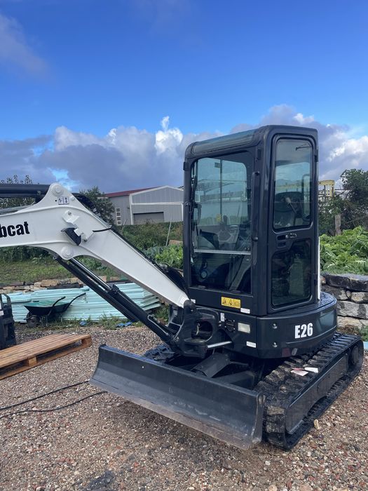 BobCat E26 como nova