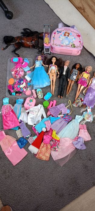 Zestaw lalek barbi z akcesoriami