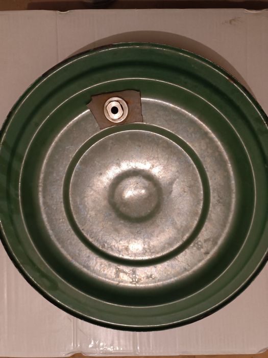 Крышки эмалированные.Кастрюля эмалированная 40 л.Таз эмалированный.