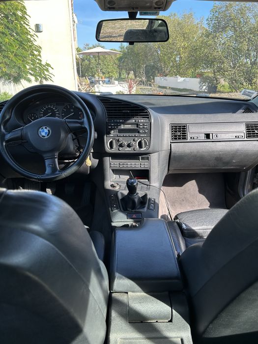BMW E36 320i Sedan