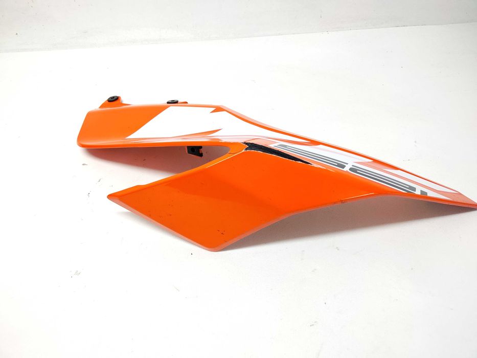 KTM DUKE 125 Bok Boczek Lewy Owiewka 17+