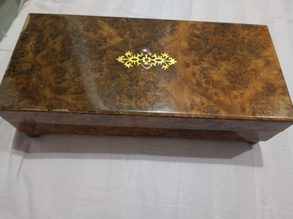 Скринька з капа корельської берези