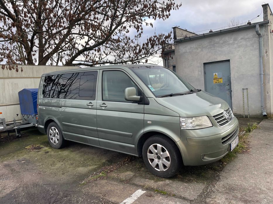 VW MULTIVAN 2,5 7 osobowy (2-2-3)