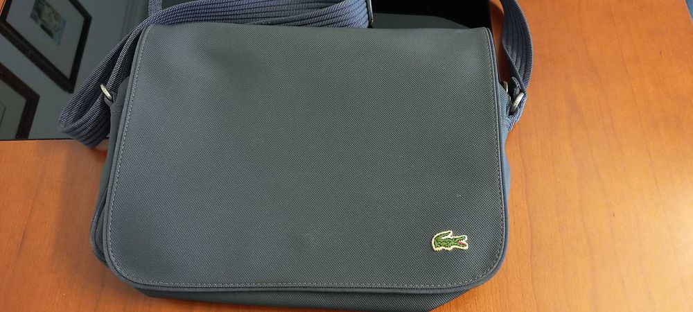 Mala de senhora Lacoste