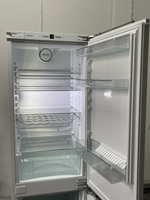 Холодильник вбудований Miele KDN 37232 iD