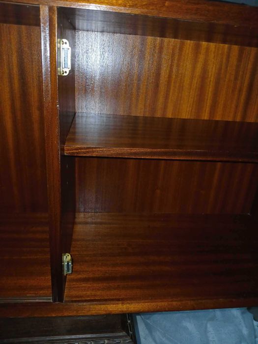 Aparador Olaio, suspenso, modelo Caravela, desenhado por José Espinho nos anos 60