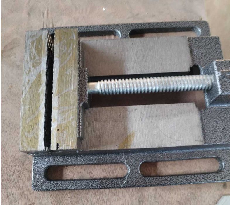 Слюсарні лещата (тиски) для свердлильного станка 100мм