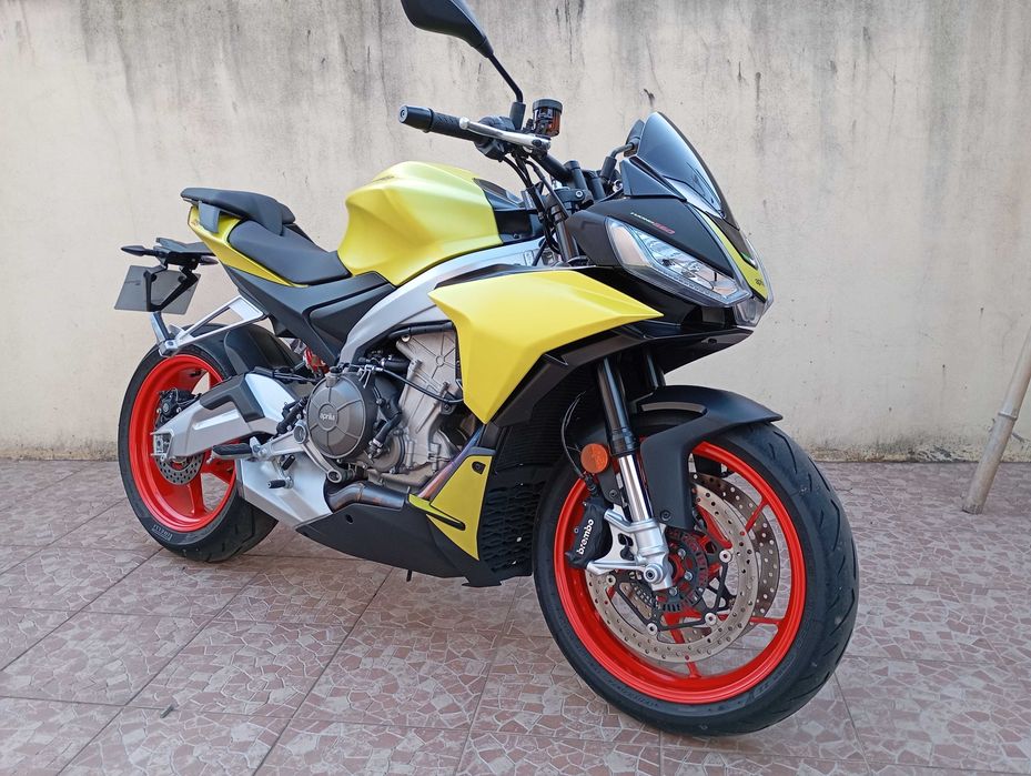 Aprilia Tuono 660 acid gold