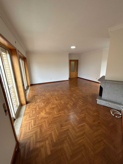 Apartamento T2 com Suite | 104 m² | Garagem | Grijó (Seixezelo)