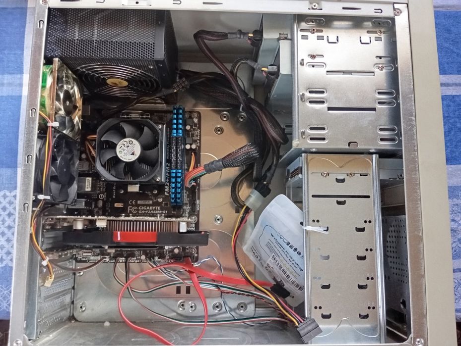 Компьютер игровой премиум монитор+ пк можно по торговаться