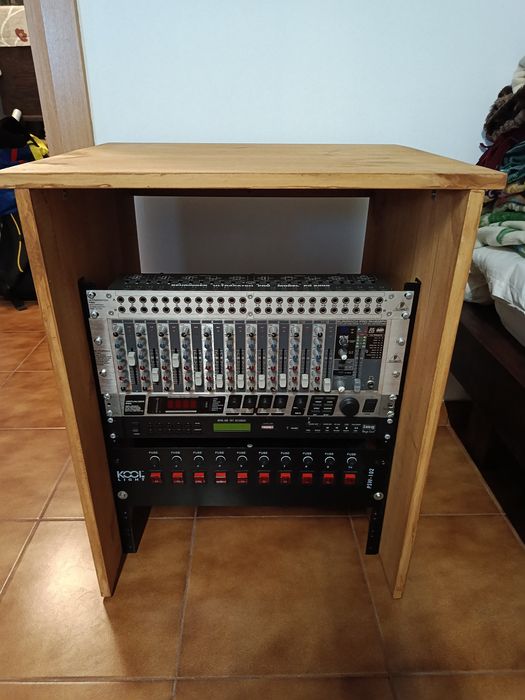 Rack estúdio Behringer