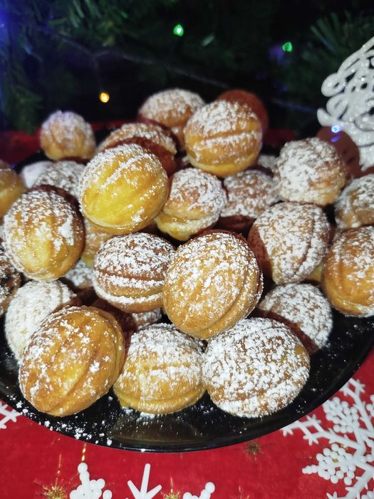 Domowe kruche orzeszki z kremem kajmakowym