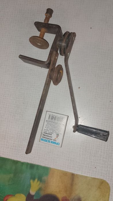 Виравниватель и подьемник для кришек