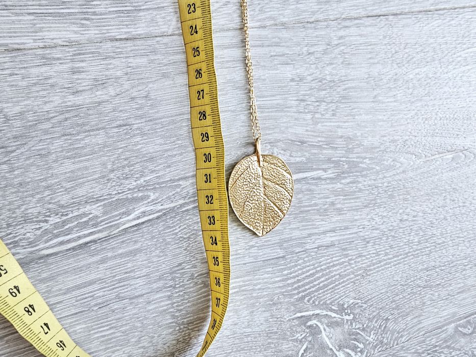 Nowy złoty wisiorek liść