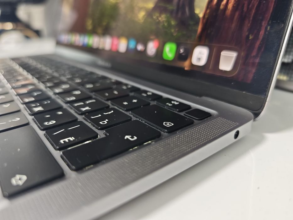 MacBook Air M1 акум 100%