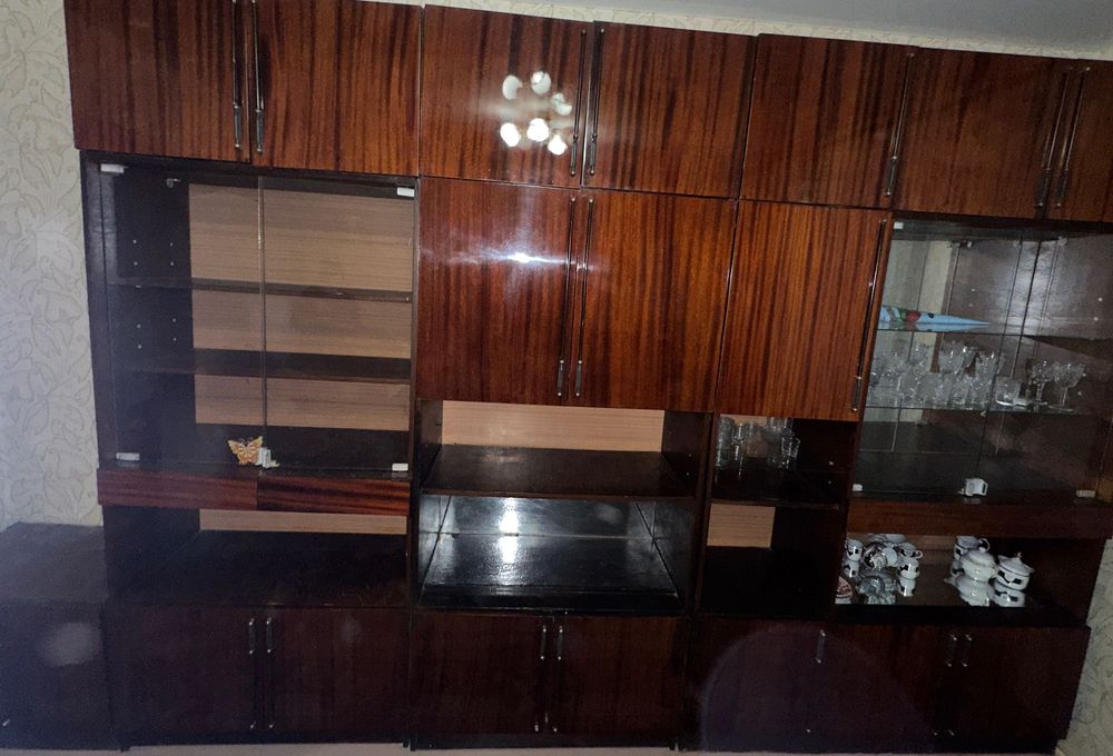 Віддам безкоштовно стінку (меблевий гарнітур)