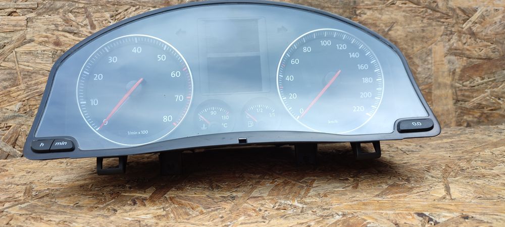 VW Golf V 5 benzyna licznik zegary prędkościomierz