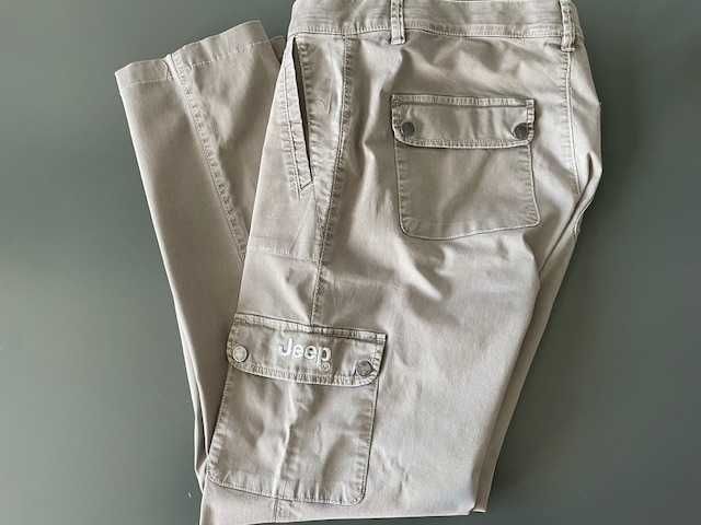 Lote de 7 artigos de roupa da marca JEEP