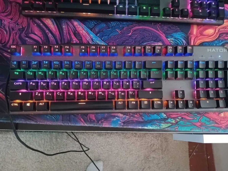 механічна ігровува клавіатура Hator Starfall Rainbow у повністю робочому стані.