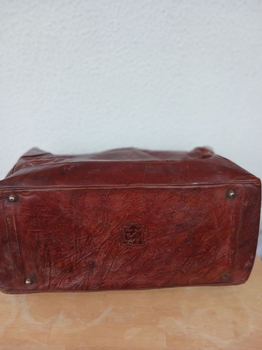 Mala em pele  para viagem ou decoração em pele