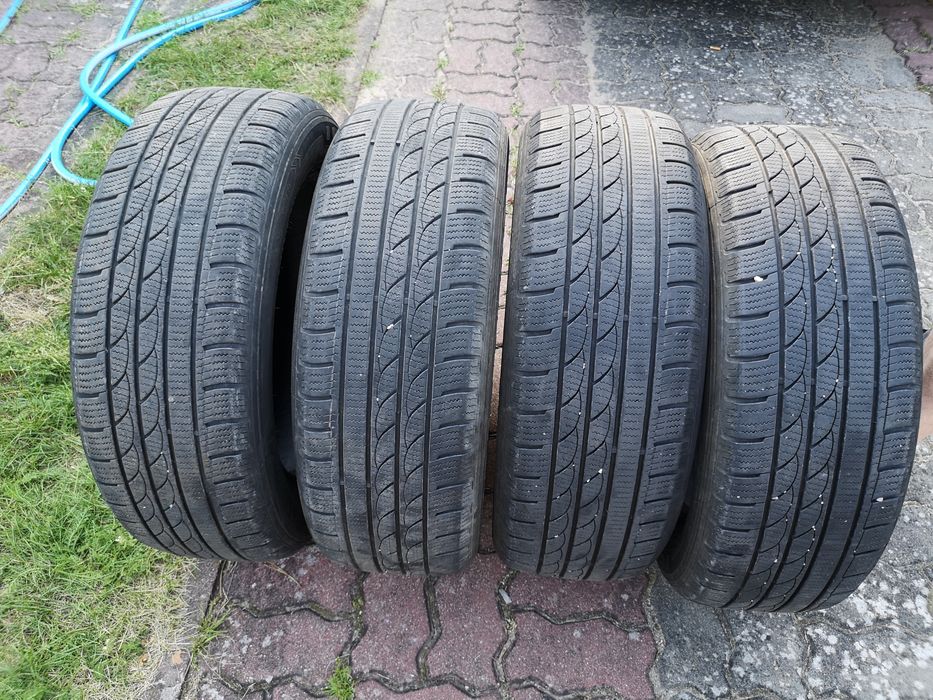 Opony zimowe 215 60 R17