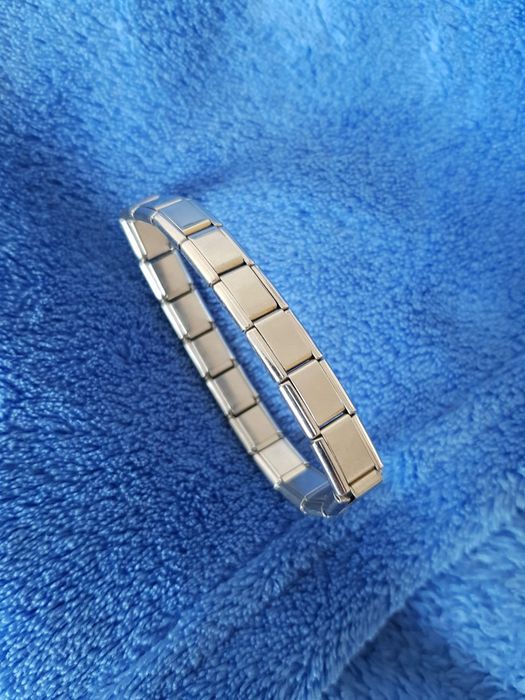 Браслет. Модный.  Очень стильный дизайн.