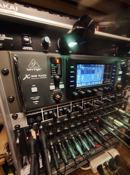 Behringer X32 Rack (Como nova)