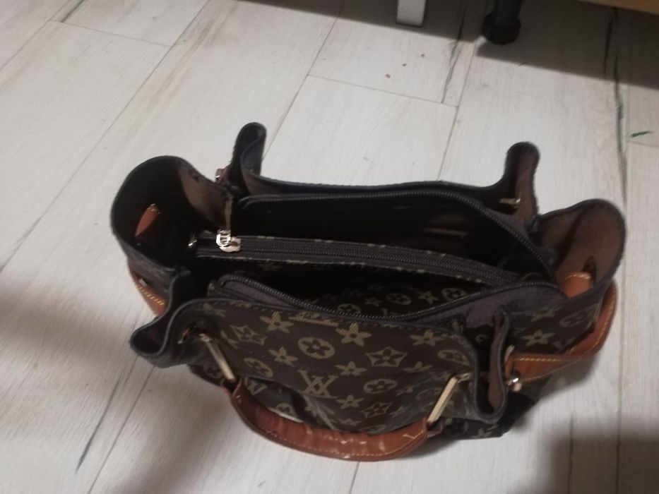Bolsa em couro castanha com necessier interno removível