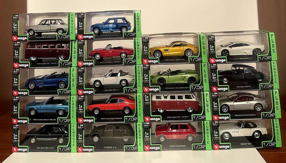 Coleção completa Bburago 1/32- 85 Carros diferentes- Novos e Selados