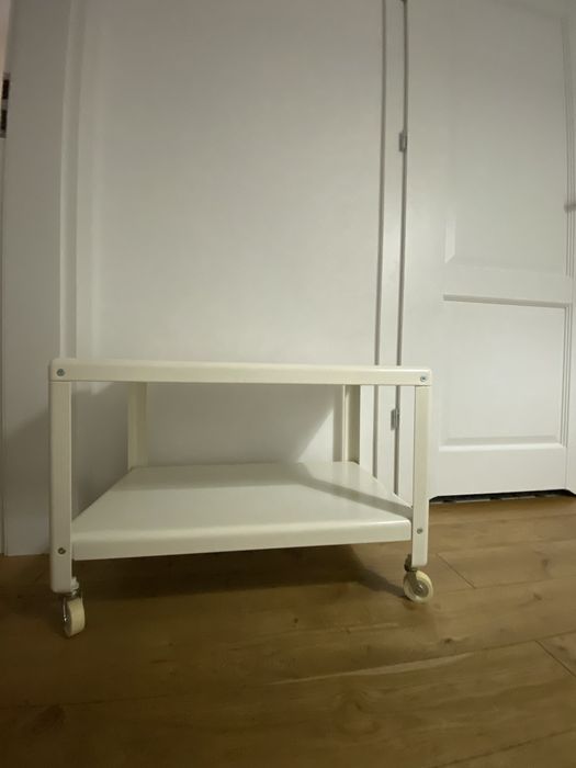 Stolik metalowy na kółkach Ikea