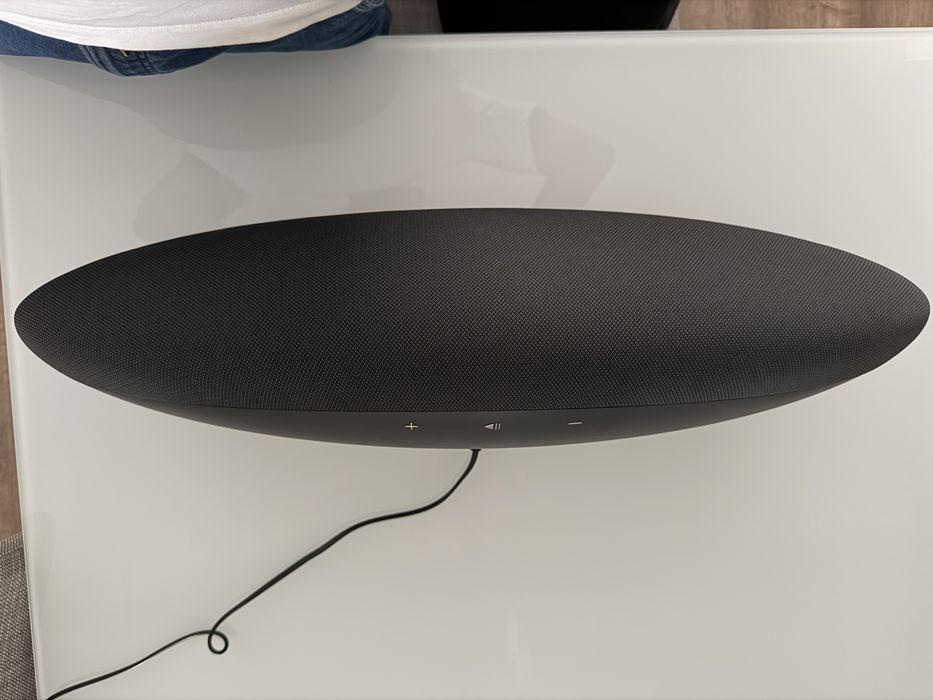 B&W Zeppelin Wireless