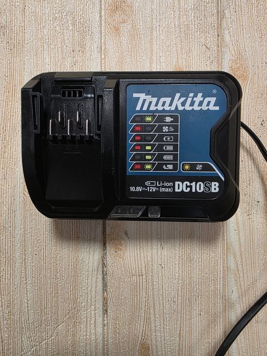 Ładowarka makita dc10sb