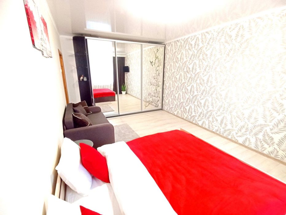 Здається подобово однокімнатна квартира з кондиціонером.