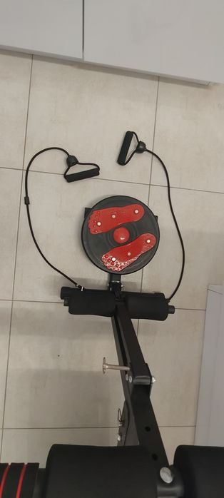 Ławka do brzuszków z twisterem i gumami