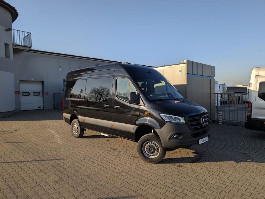 Mercedes-Benz Sprinter Napęd 4x4, Ilość Miejsc: 9