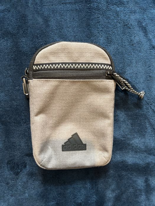 мессенджер adidas