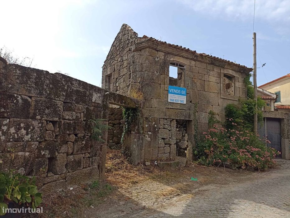 Terreno c/ ruinas para reconstrução