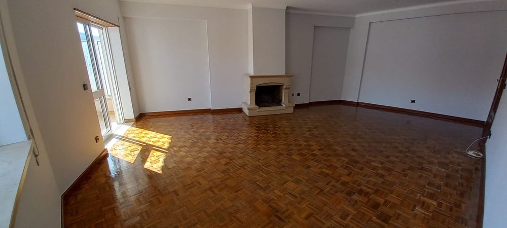 Arrendar T3 em Porto de Mós centro da vila (apartamento)