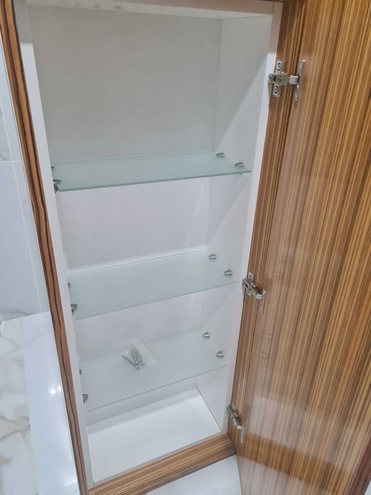 Móvel  suspenso castanho