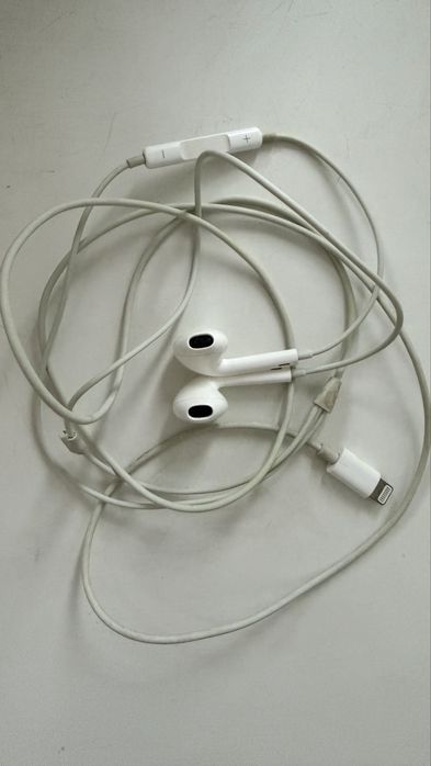 Продам проводные наушники оригинал Apple EarPods с разъемом Lightning
