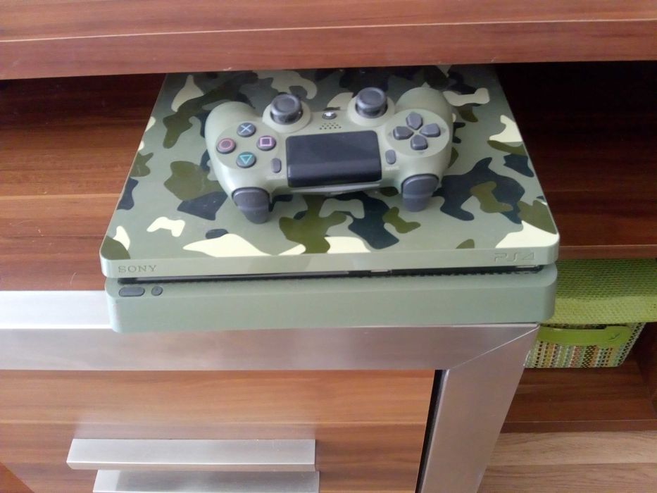 PlayStation 4    1T      como nova