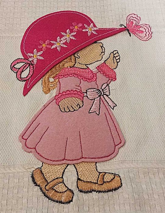 Pano com ponto de renda cor de rosa feito à mão