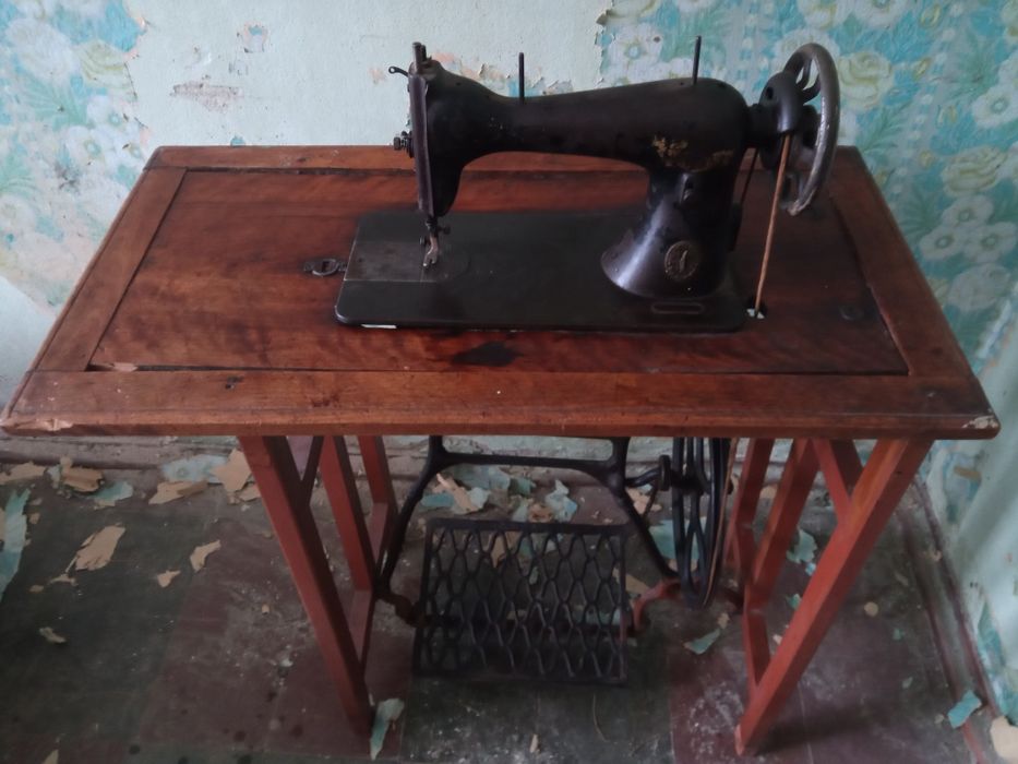 швейная машинка с ножным приводом