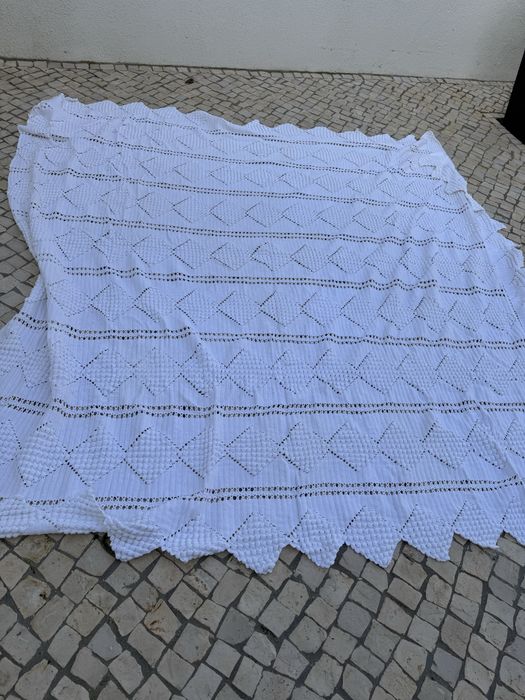 Colcha de renda bordada