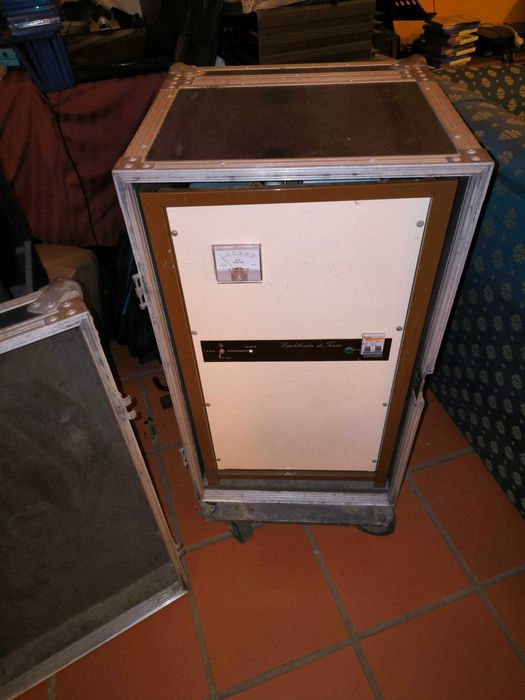 Estabilizador de tensão AVR Old School 4KVA p/equipamento audio