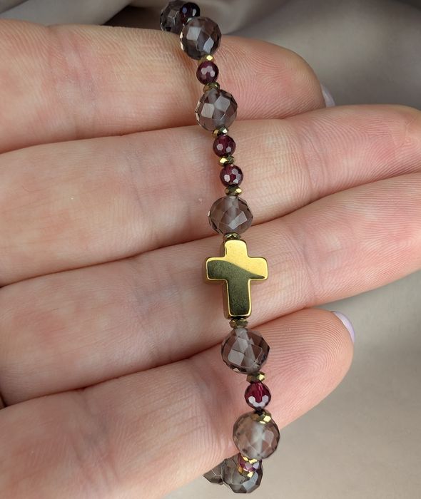 Bransoletka różaniec kamienie kwarc dymny krzyżyk serduszko prezent